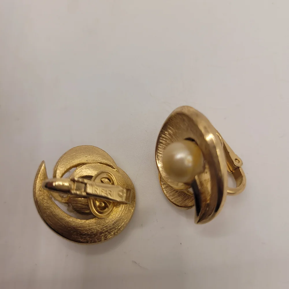 1970s Trifari Gold-tone and Pearl Clip-on Earrings